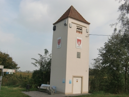 Rees-Grietherbusch : Grietherbusch ( Straße ), ehem. RWE-Trafoturm von 1933, heute "Turm Stromblick". Unter dem Dach befinden sich Nistkästen für Vögel und Fledermäuse. Es gibt auch eine E-Bike-Ladestation.